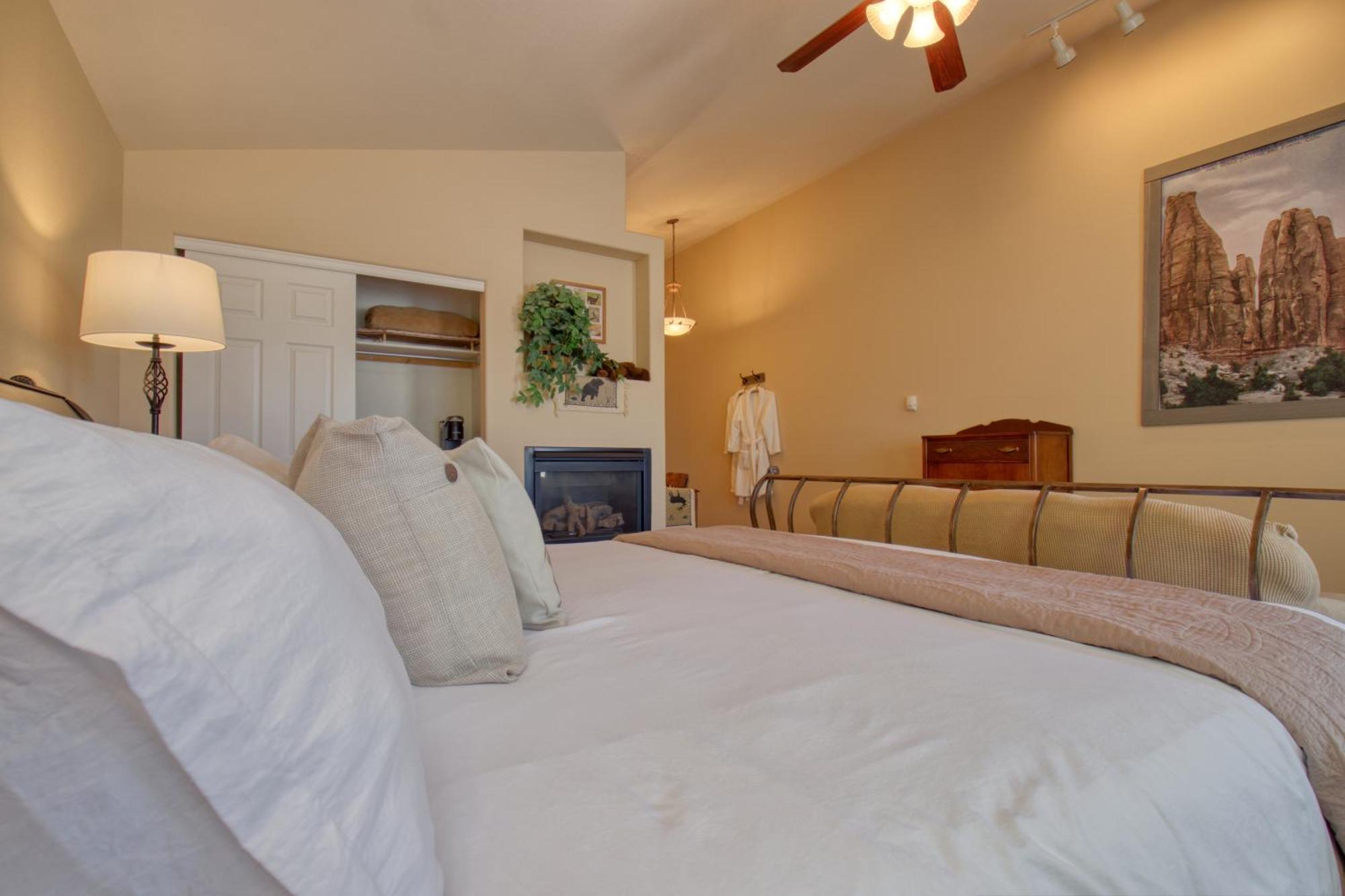 Castle Creek Manor Bed and Breakfast Grand Junction Exteriör bild